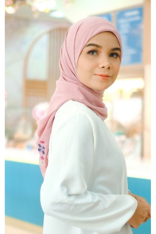 Hijab Segi 4 Azzura Embroirdery Dusty Pink